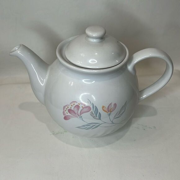 Corelle Coordinates Stoneware Tea Pot With Lid Handle Spout Floral Feminine Pink - Picture 1 of 6